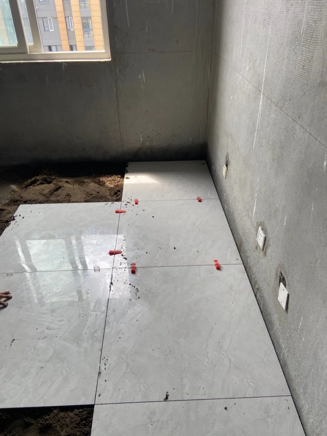 墙砖找平器怎么去掉缝隙(瓷砖找平器断在砖缝里怎么处理) 墙砖找平器怎么去掉缝隙(瓷砖找平器断在砖缝里怎么处理)